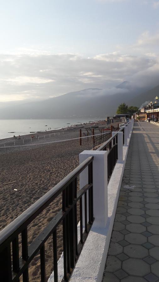 Na Shapsug Guest House Gagra Exteriör bild